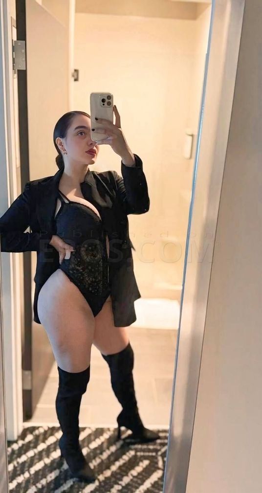 Nathaly in Braintree