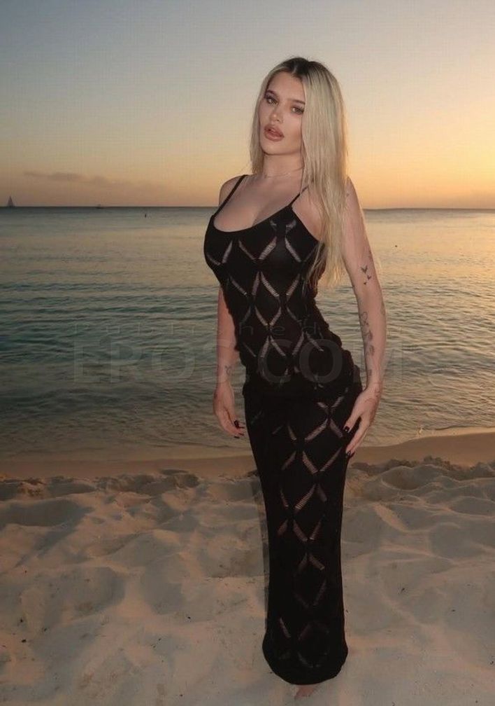 Adult Star Hayley Jackson — photo 4