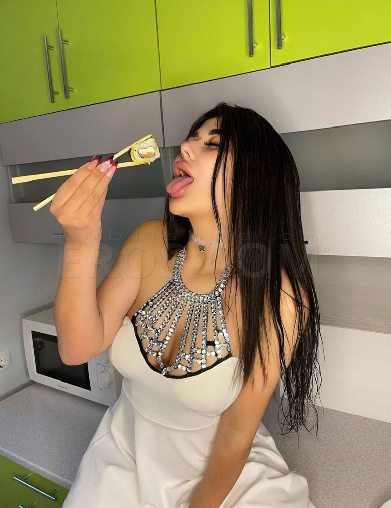 Nataly in Novi — photo 3