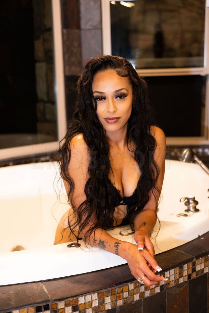 Diamond Banks — photo 1