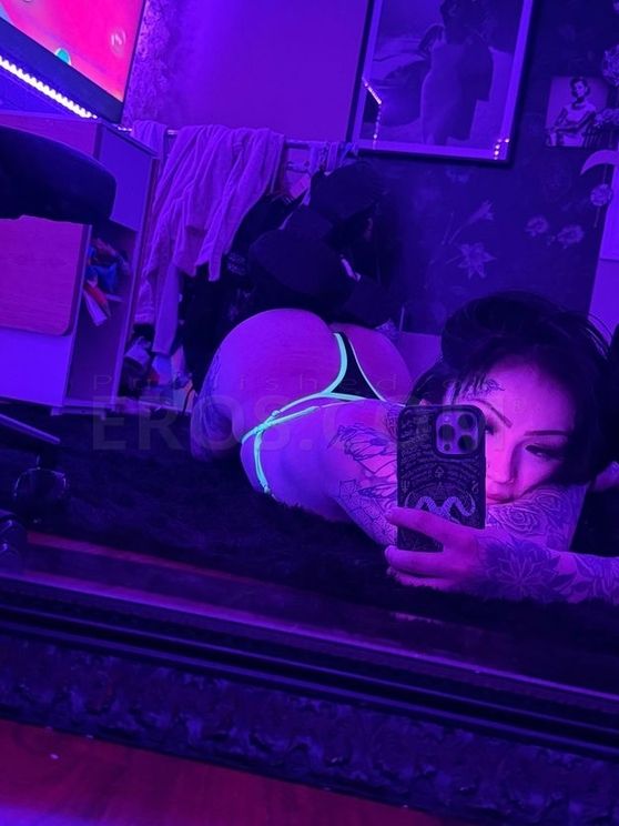 Trixy Rose