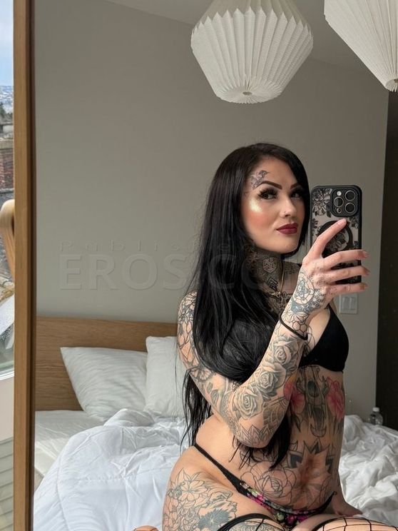 Trixy Rose