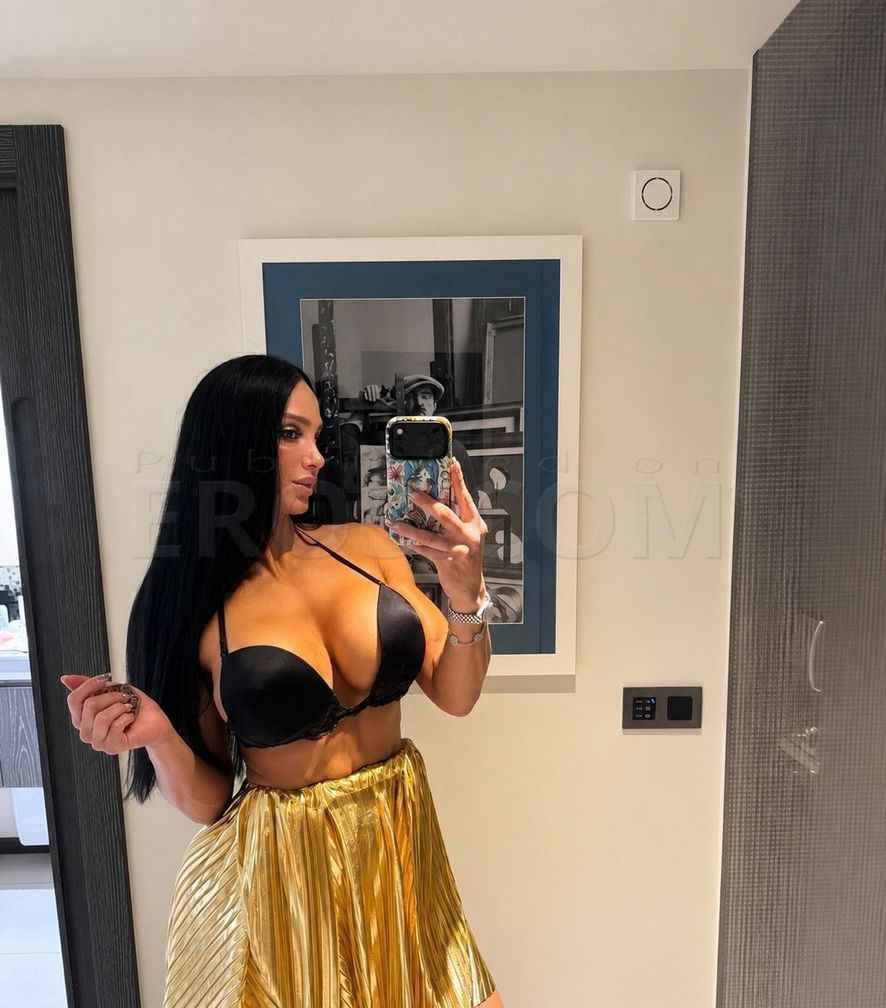 Amy Anderssen — photo 8