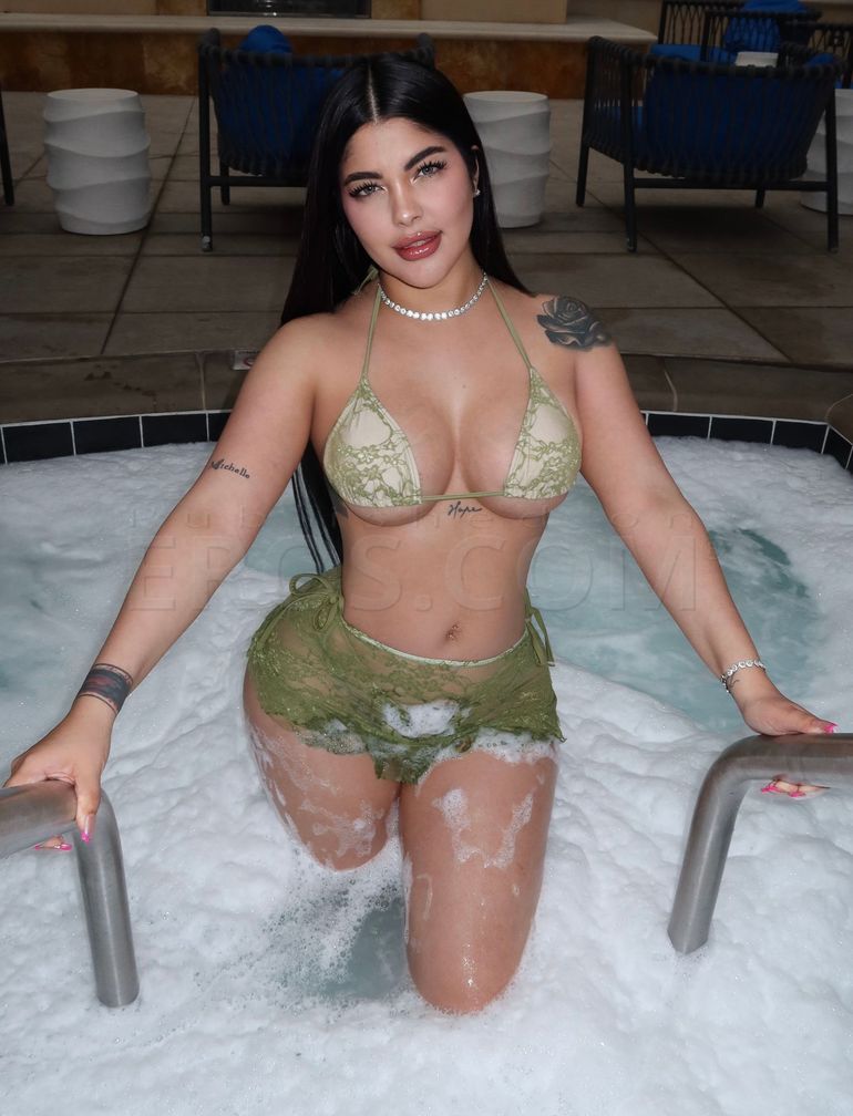 Selena — photo 1