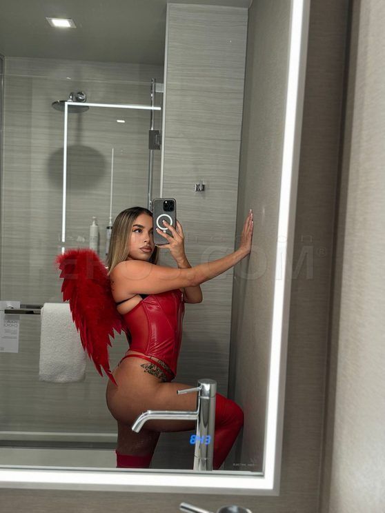 Gorgeous Noelle Love
