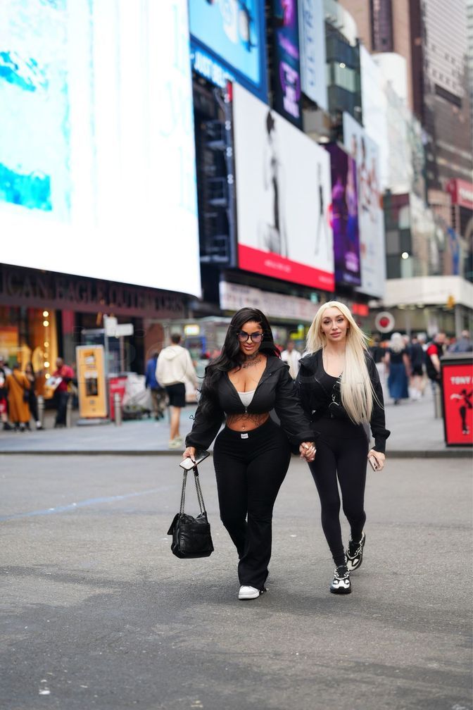 Hailee and Brittany — photo 5
