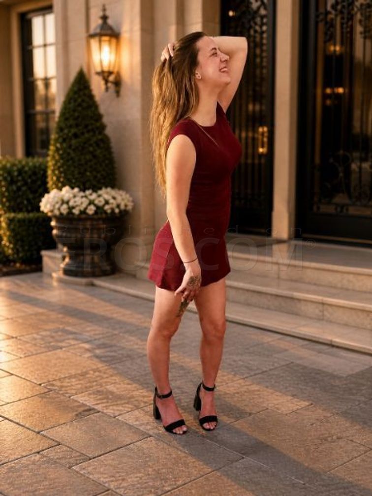 Olivia Hughes — photo 8