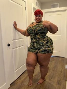 Curvy Muse KeeKee