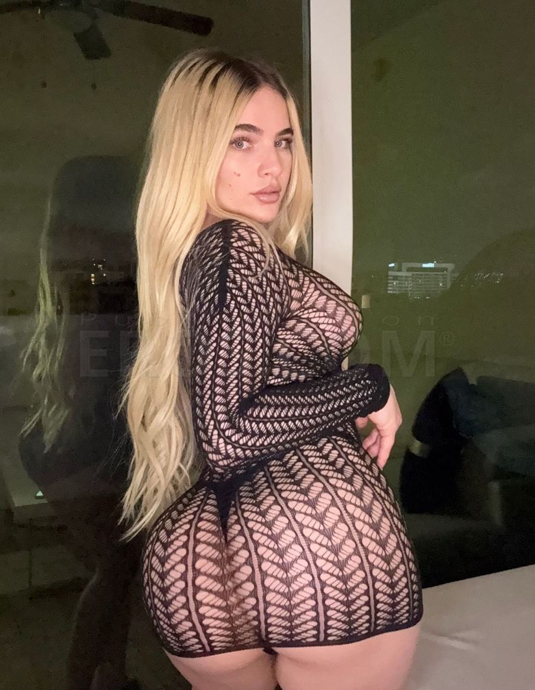 Khloe — photo 8