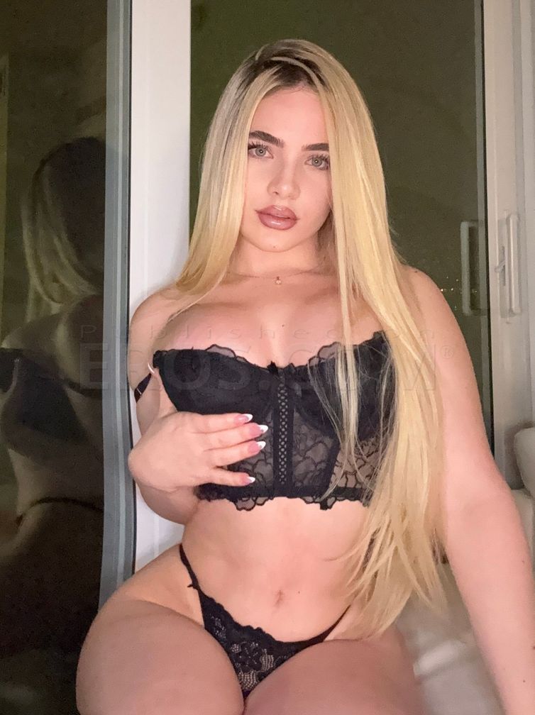 Khloe — photo 8