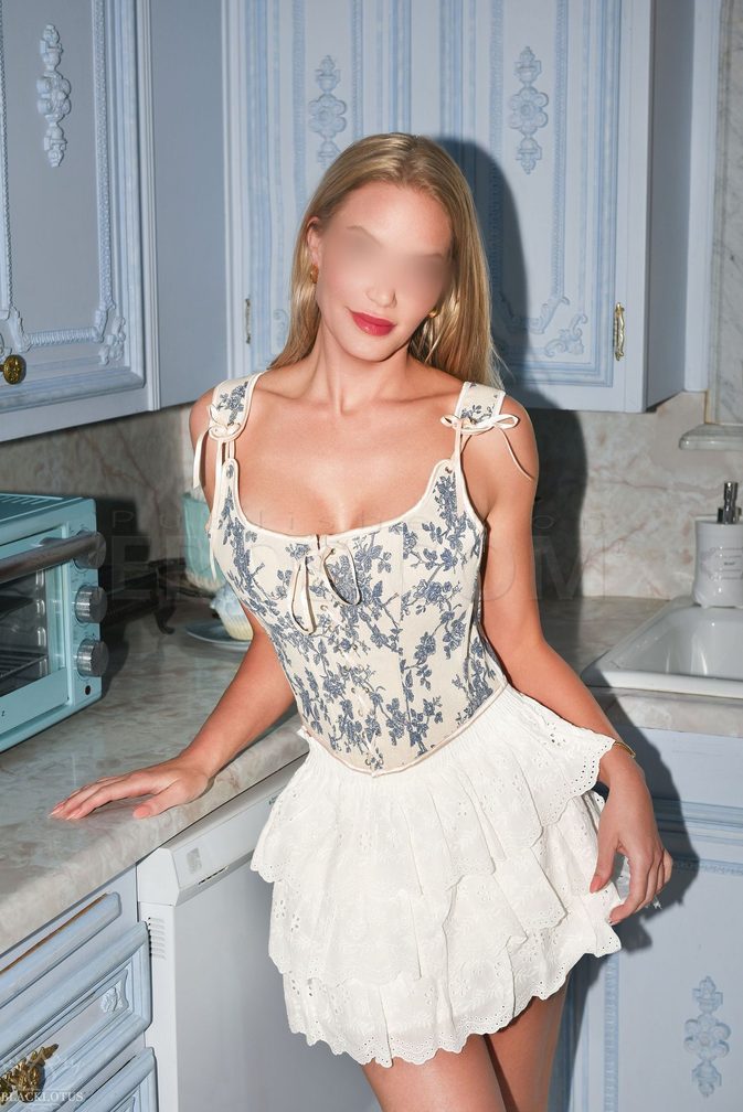 Miss Felicity Fox — photo 5