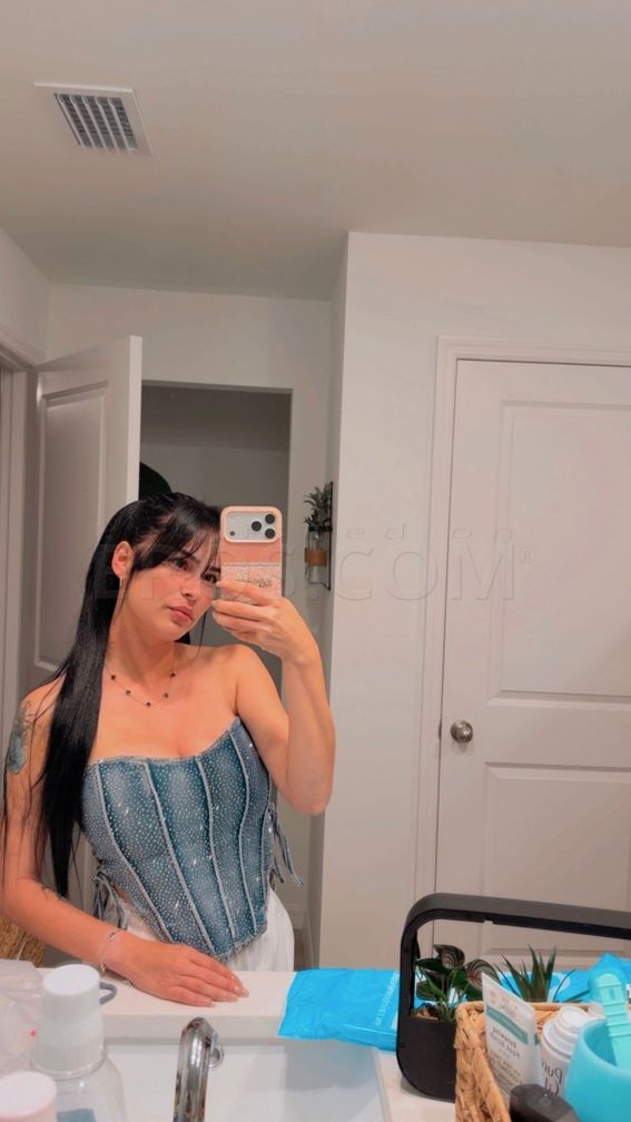 Laura — photo 3