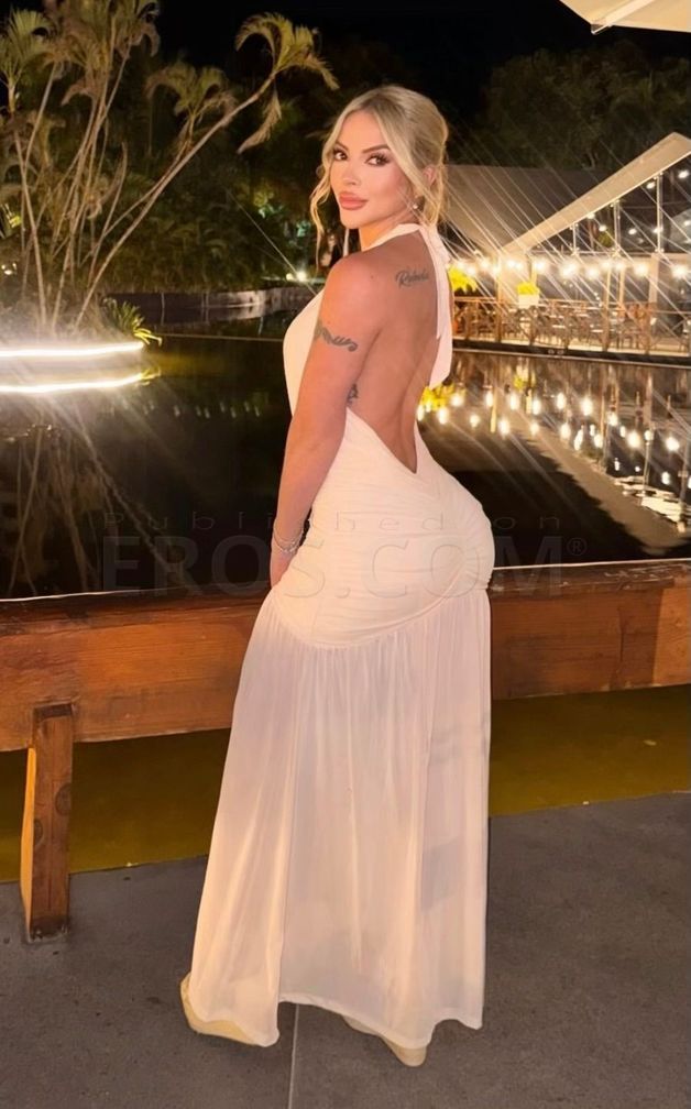 Nicole — photo 1