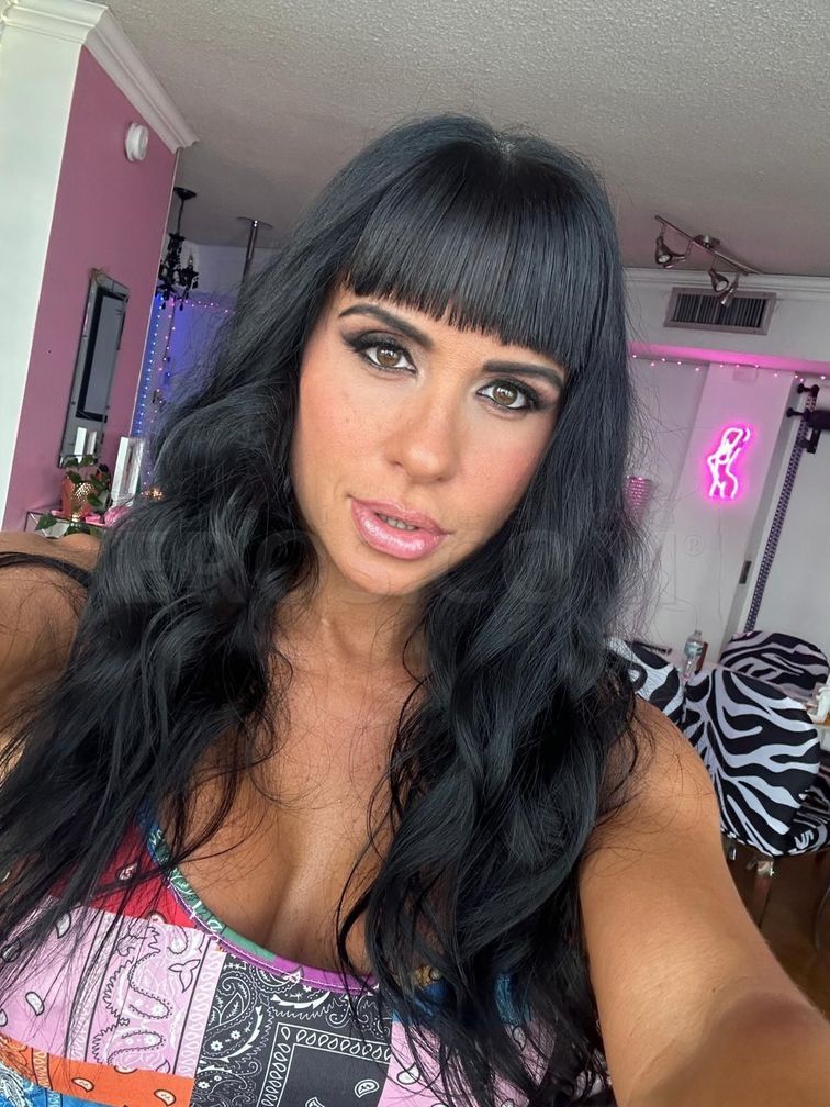 Daniela Perez — photo 1