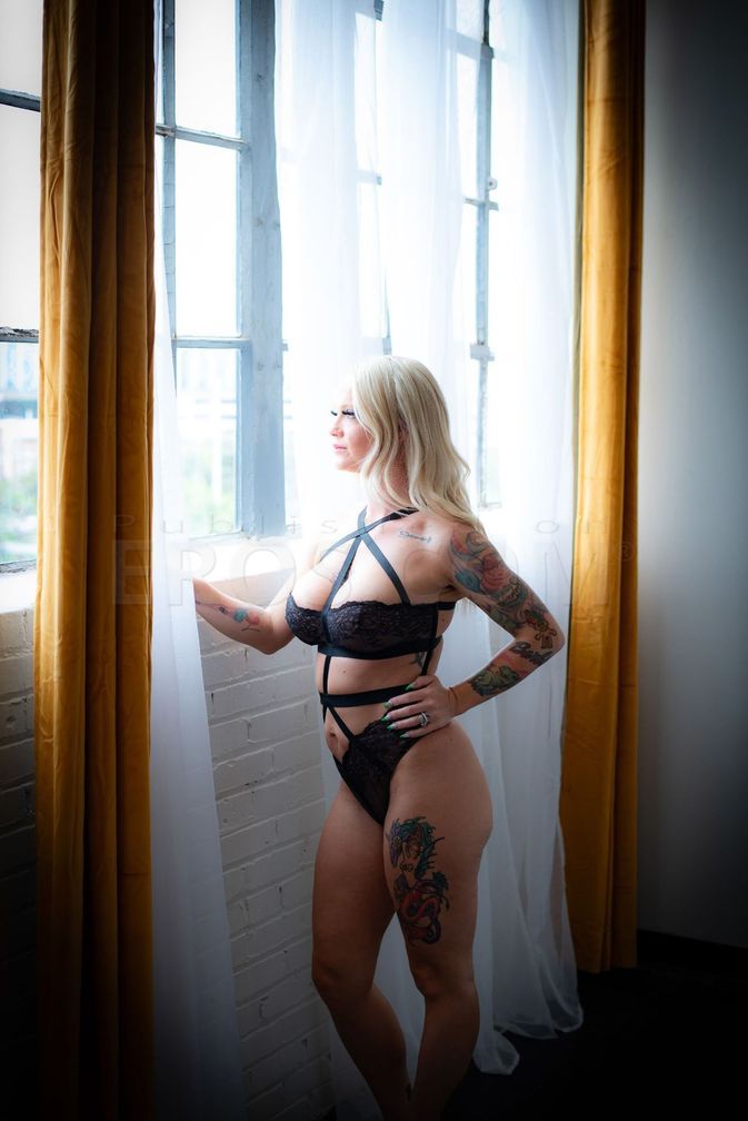 Carter James aka CJ Hotwife