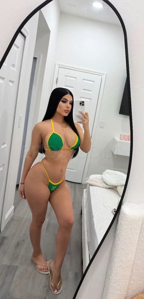 Ashley — photo 1