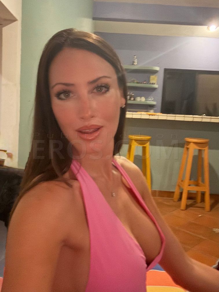 Nikki Fox — photo 11