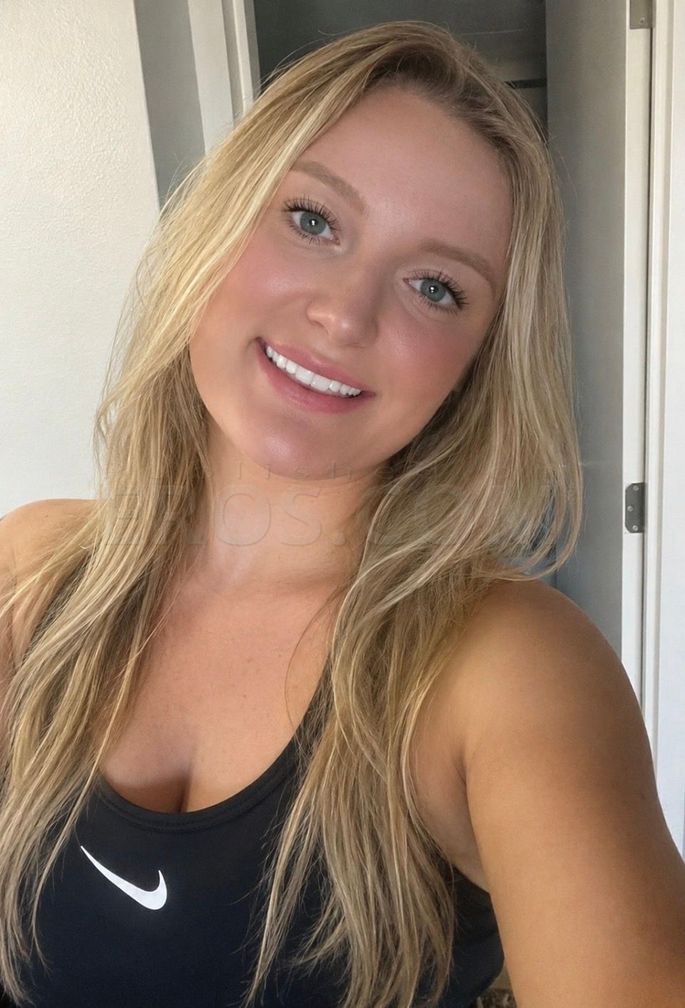 Amber Monroe — photo 1