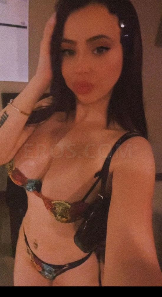 Nicole — photo 1