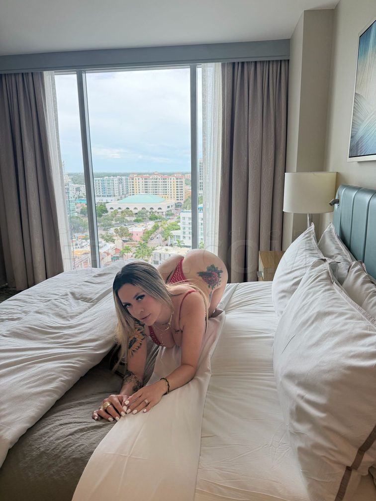 Laura — photo 3