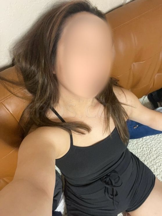 Elegant Petite