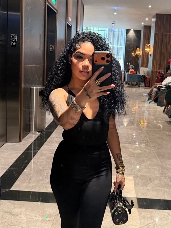 Hennessy Latina