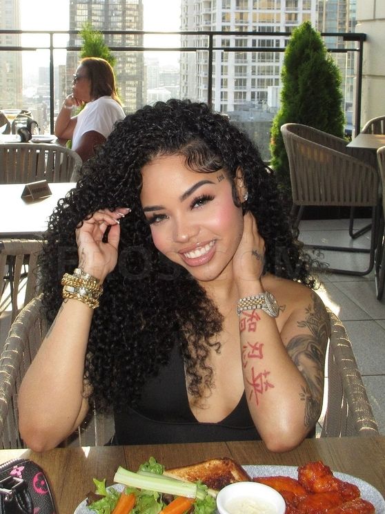Hennessy Latina