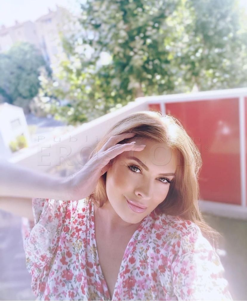 HOT POLINA IN O'Hare