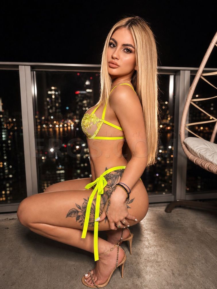 Nicole — photo 3