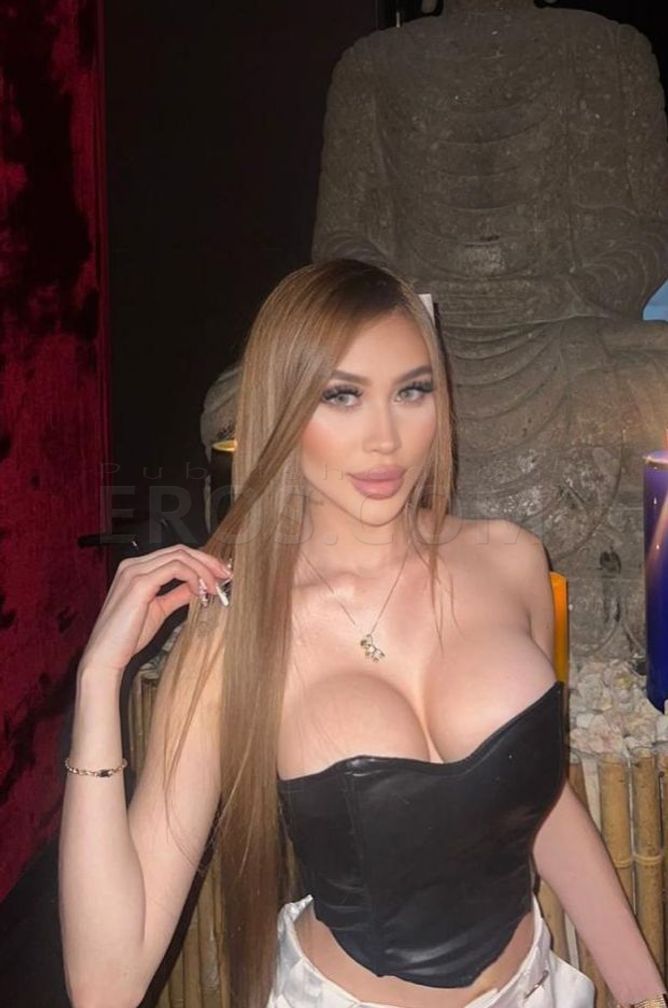 Valentina Colombian Model