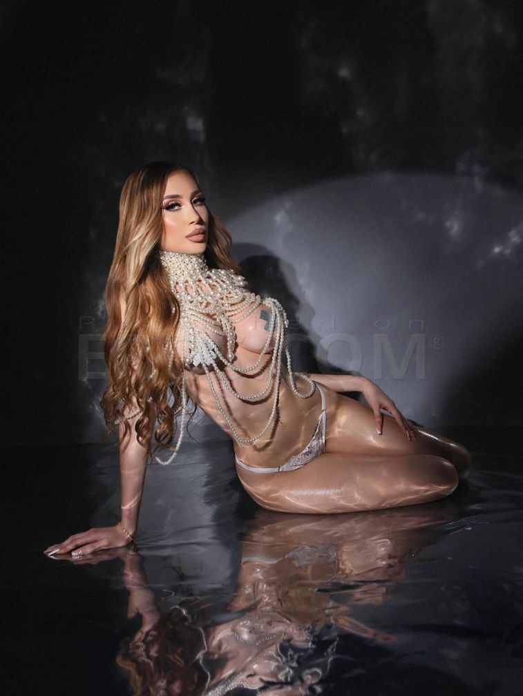 Valentina Colombian Model