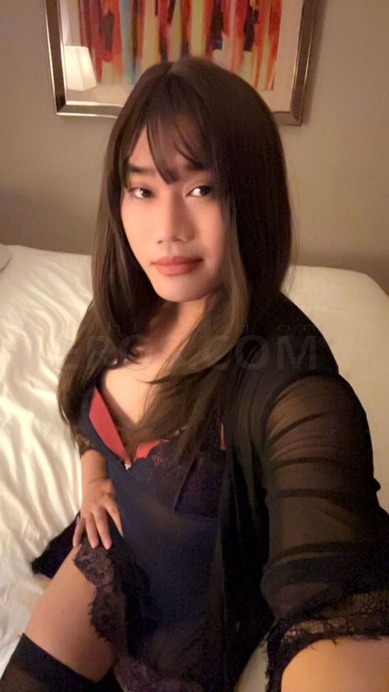 TS Zoey Thai visiting
