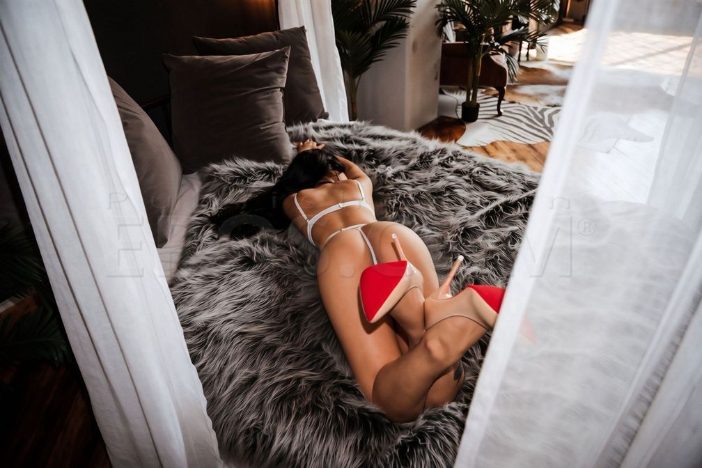 Mia Collins — photo 7