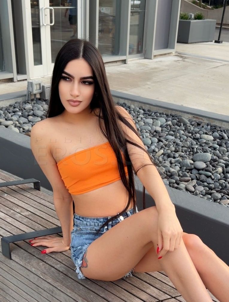 Laura — photo 3