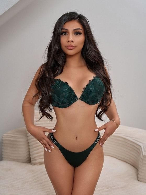 Enticing Eva