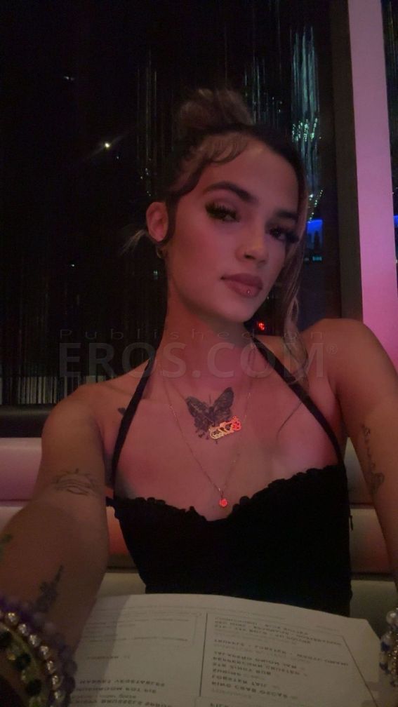 Mia new girl — photo 1