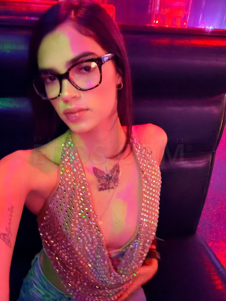 Mia new girl — photo 3