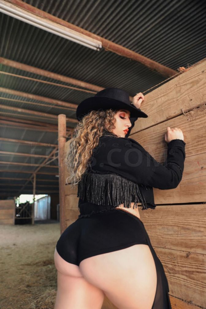 Thick Beautiful Latina — photo 7