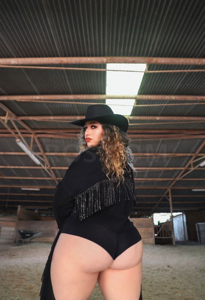 Thick Beautiful Latina — photo 3