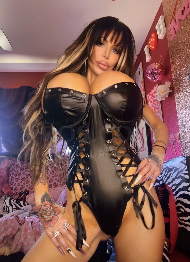 VIP Danielle Derek