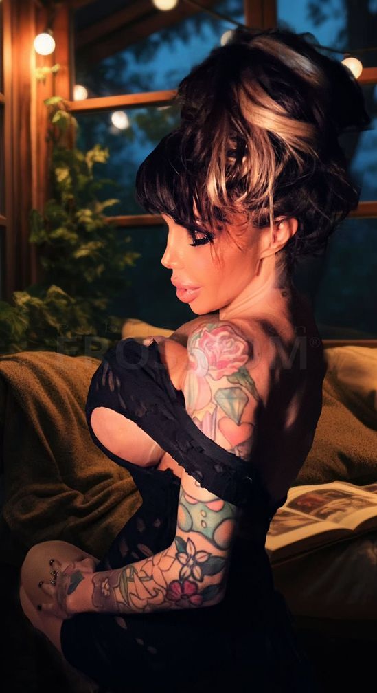 VIP Danielle Derek