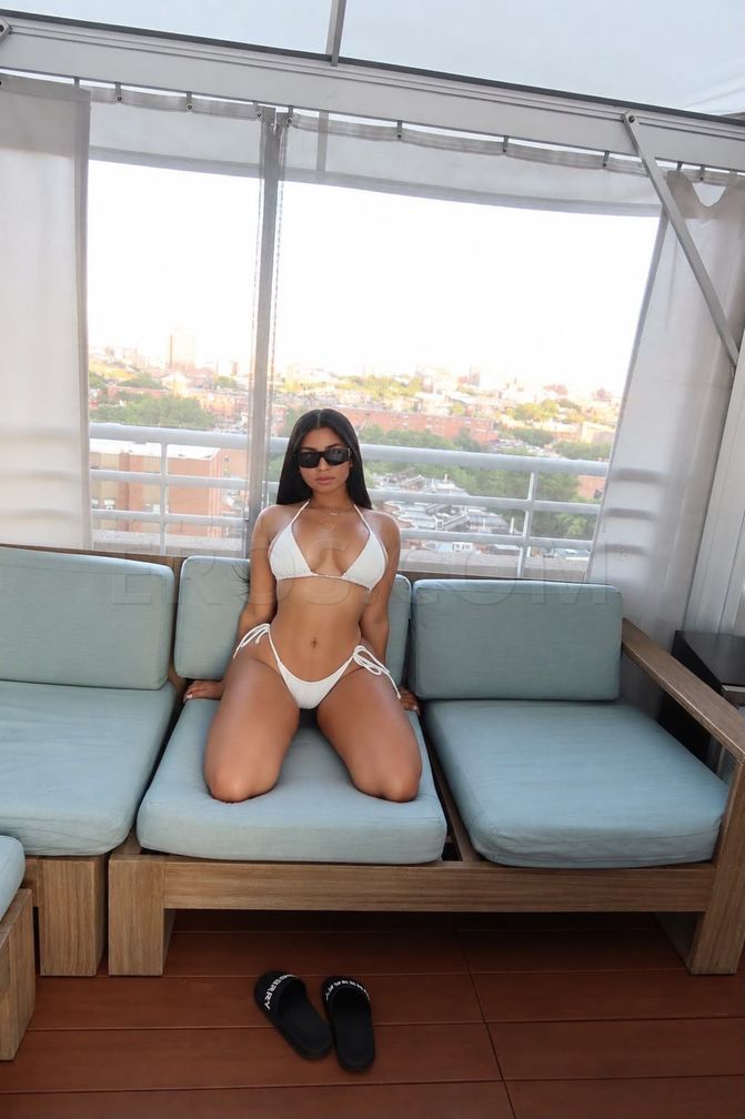 pamela — photo 1