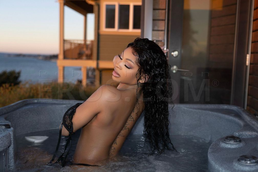 Naomi — photo 2