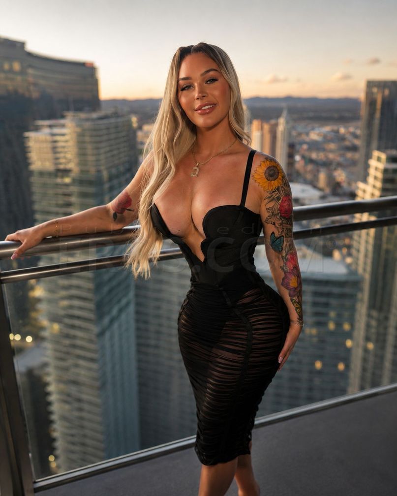 Bombshellkelsey — photo 1