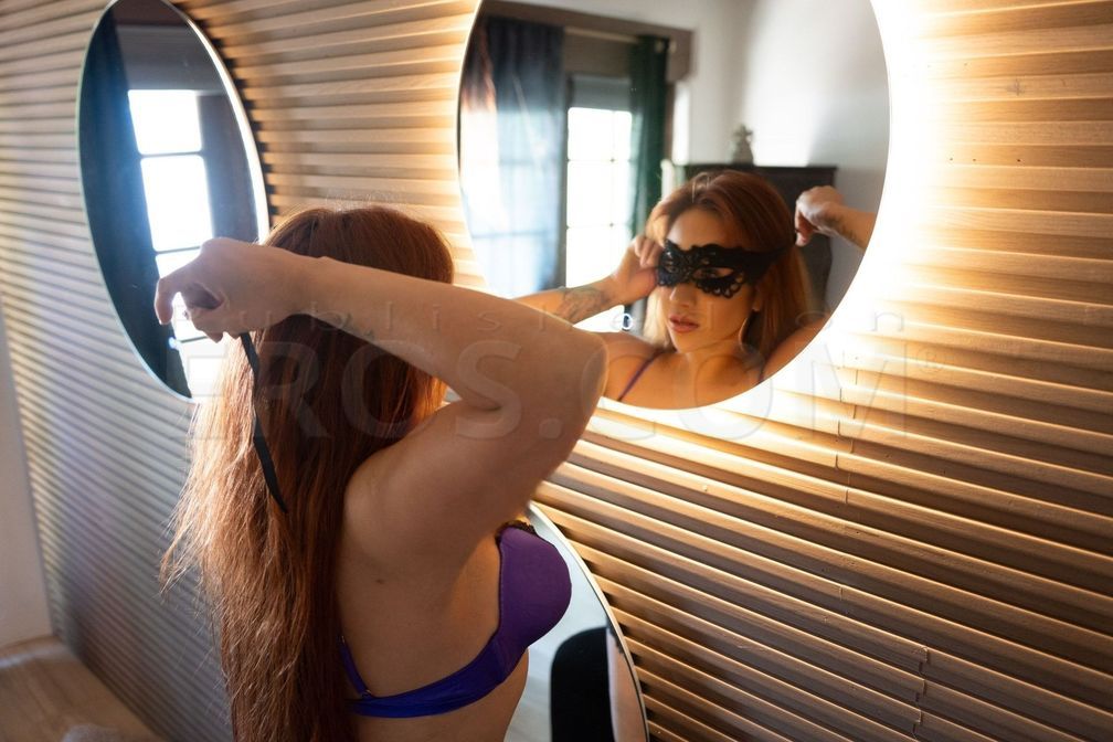EMILIA — photo 6