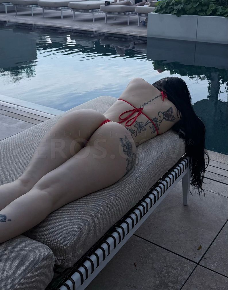 Stephanie — photo 2