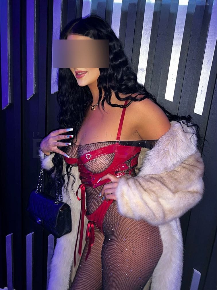 Dahlia Steele — photo 1