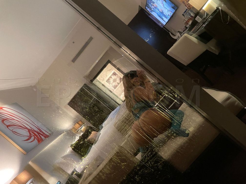 Alyssa — photo 2