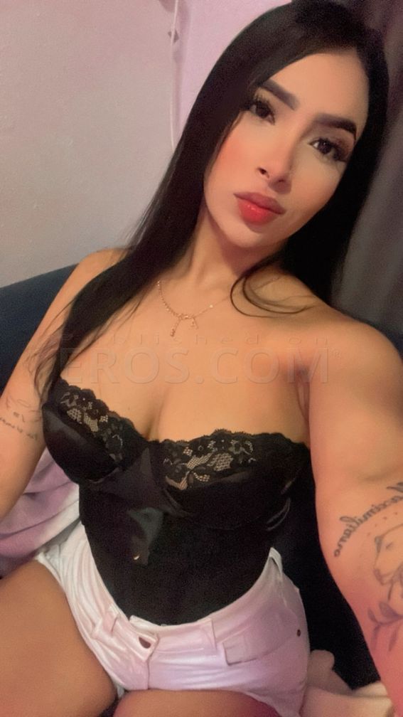Angie — photo 1
