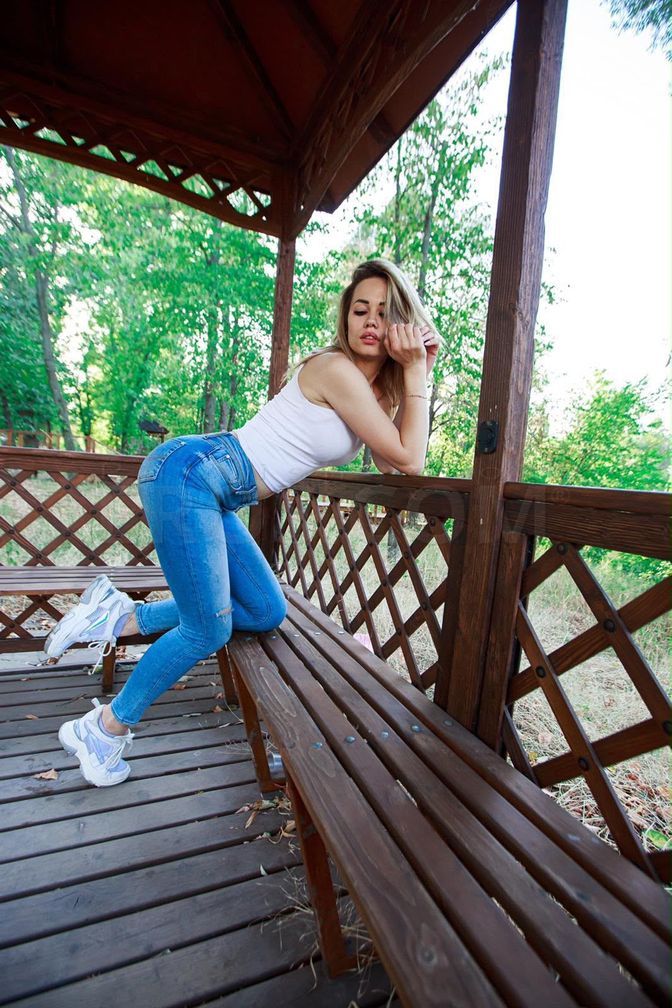 Liana in Glastonbury — photo 4